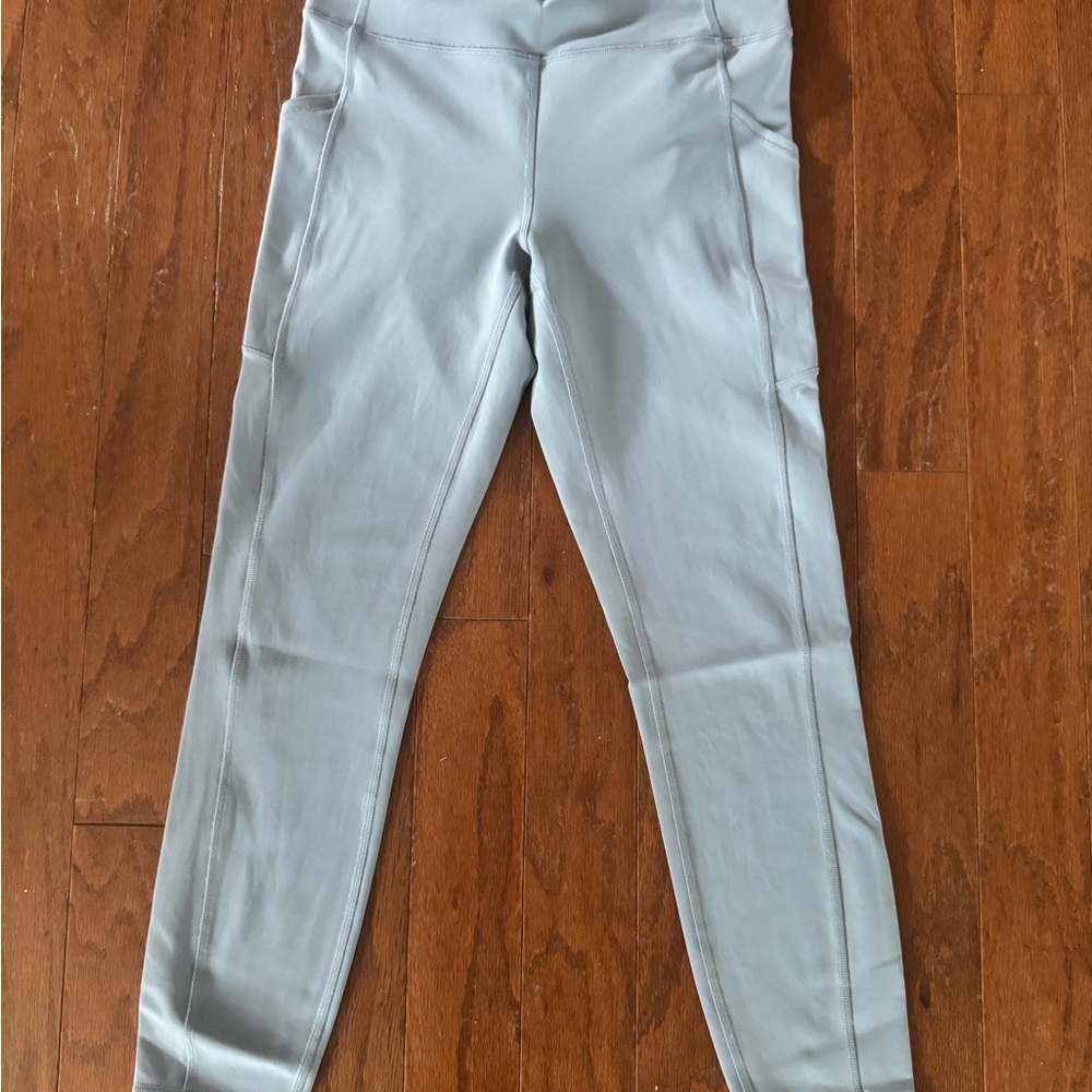 Gently worn women’s lululemon athletica Light Blue Leggings w/pockets size 8